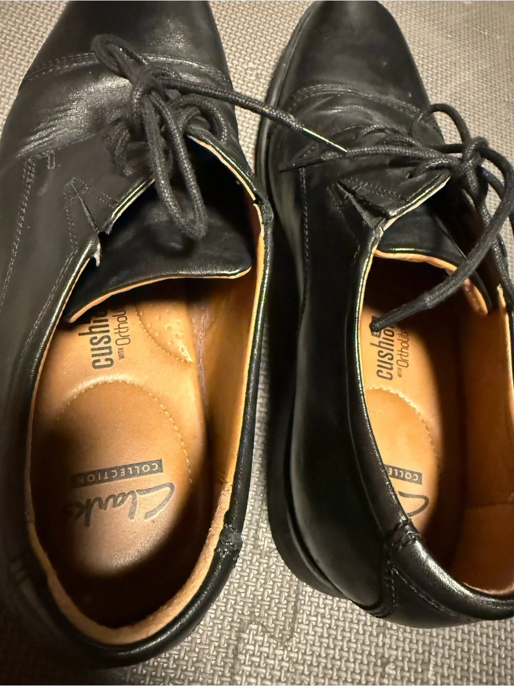 Clarks Men's Black Leather Lace-Up Oxfords